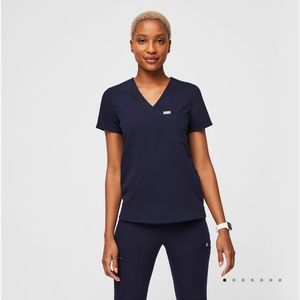 Figs Catarina One Pocket scrub tops - size small